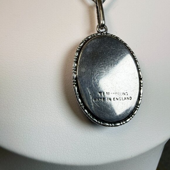 Thomas L. Mott Sterling Blue Morpho Butterfly Wing Pendant on 16″ Bar Link Chain - Picture 4 of 7